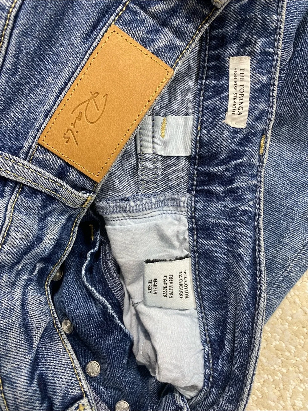 Rails Straight-Leg Jeans in Light Blue Wash High rise straight Size 24 100%Cott